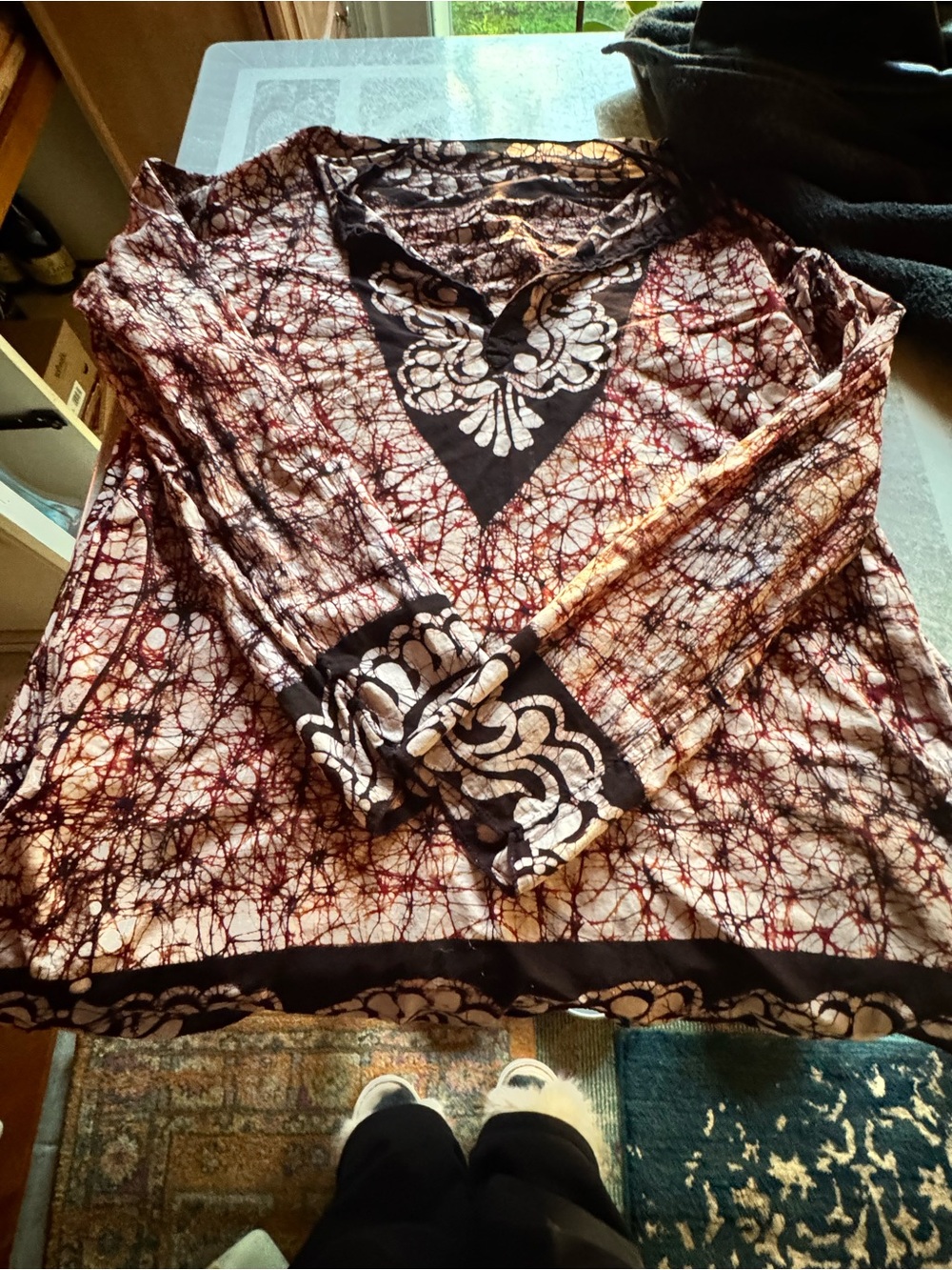 Women's Long-Sleeve V-Neck Printed Tunic in Burgundy and Black